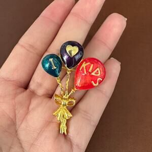 I LOVE KIDS balloon pin brooch teacher CPS DCFS child care lapel hat bag gift